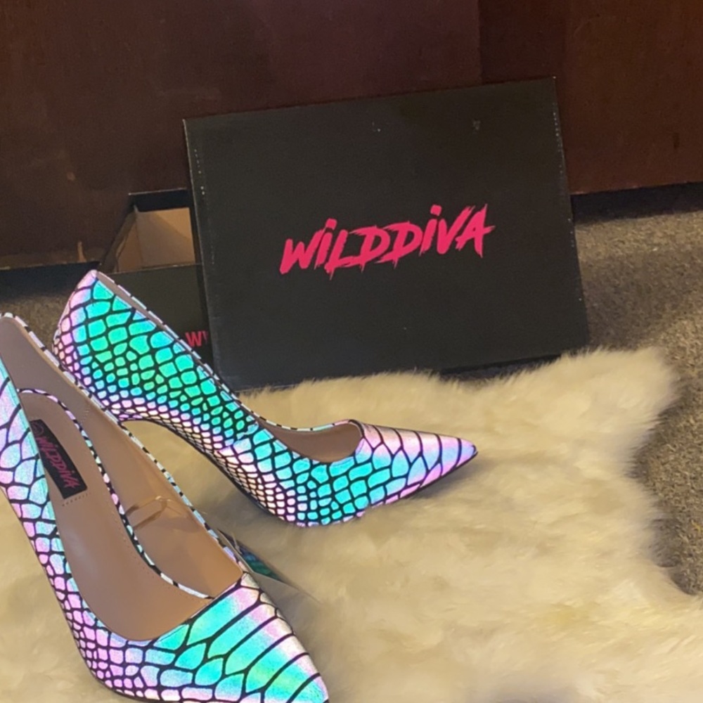 Black snake reflective patterned heels